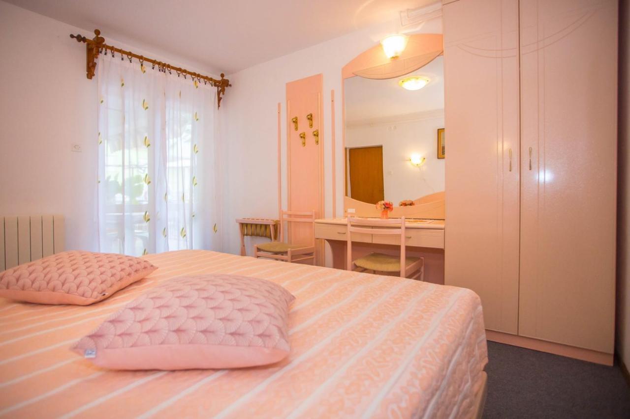 Apartment Complex Nevia โปเรช ภายนอก รูปภาพ